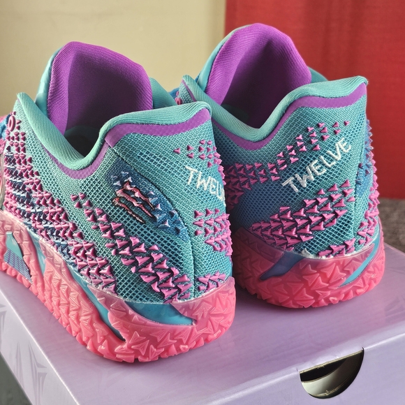 Nike Mend Pink and Teal Blue Athletic Basketball Shoes Various Sizes main image 7